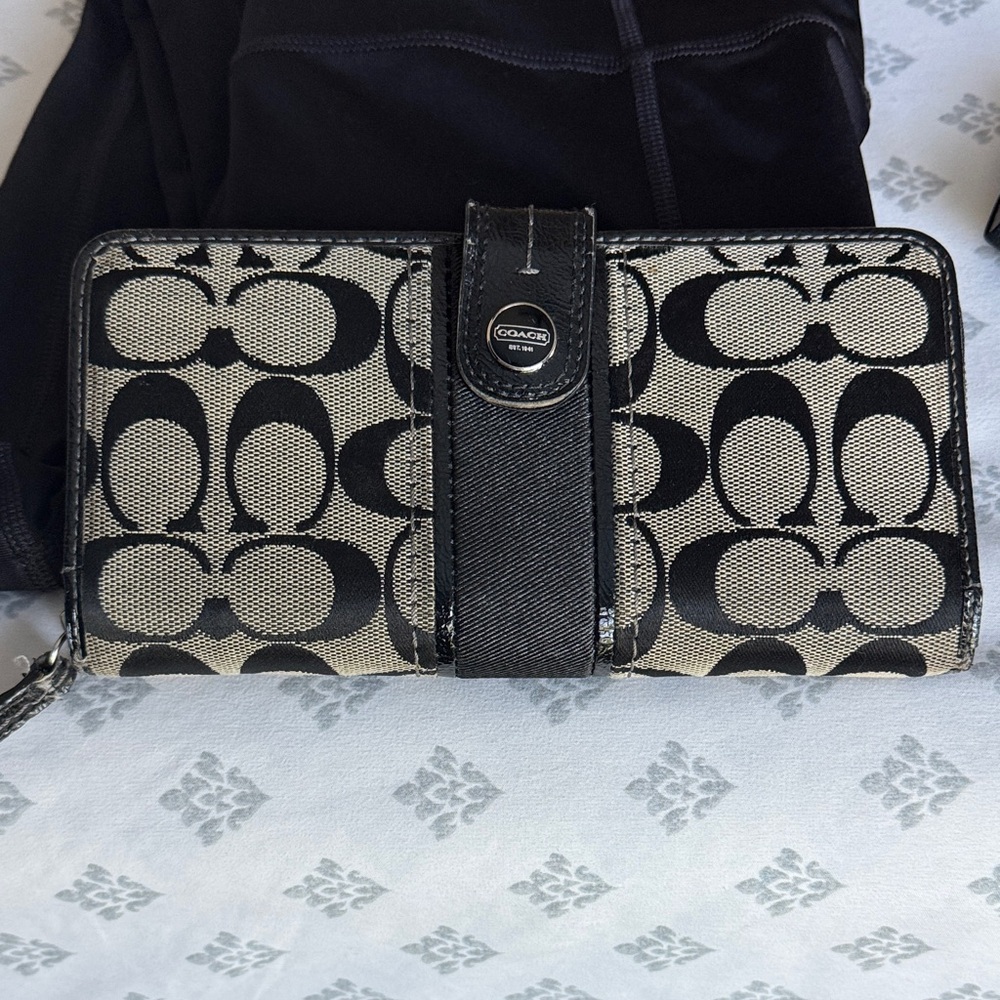 Authentic Coach Black and Tan Signature Wallet